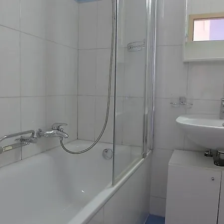 Apartment Sleeps 9 Wifi Le Bouveret