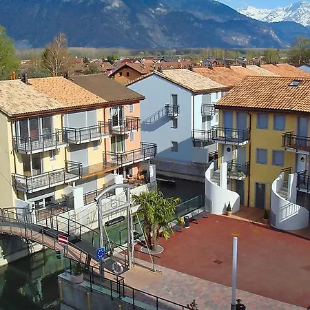 Apartment Sleeps 9 Wifi Le Bouveret